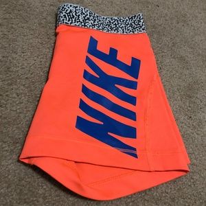 Womens NIKE PRO Shorts, SIZE S